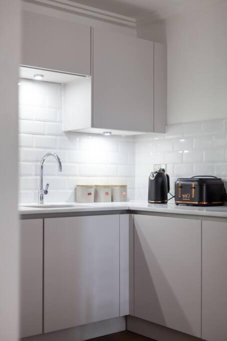 Appartamento Cozy & Stylish 2-bed Flat In Trentham Ct, Londra