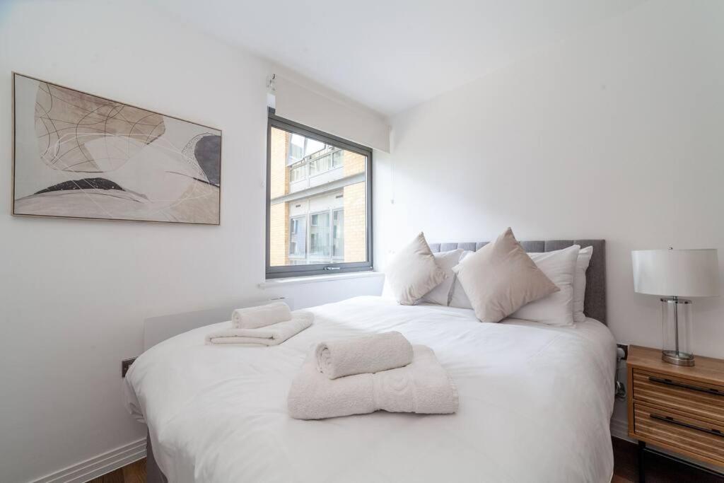 Cozy & Stylish 2-bed Flat In Trentham Ct, Appartamento *