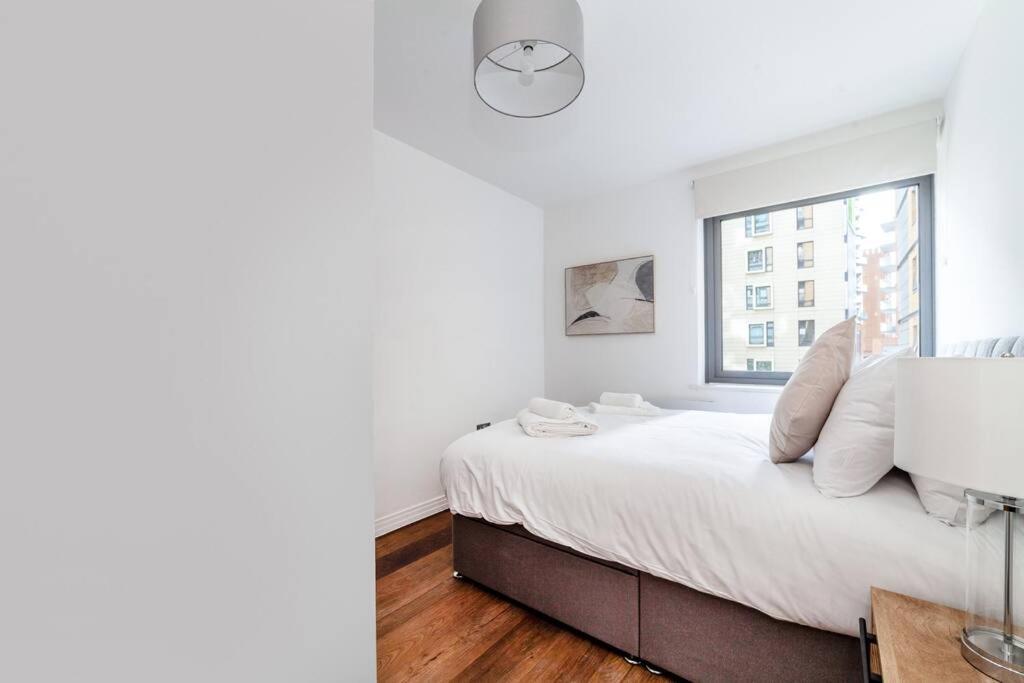 Cozy & Stylish 2-bed Flat In Trentham Ct, Londra